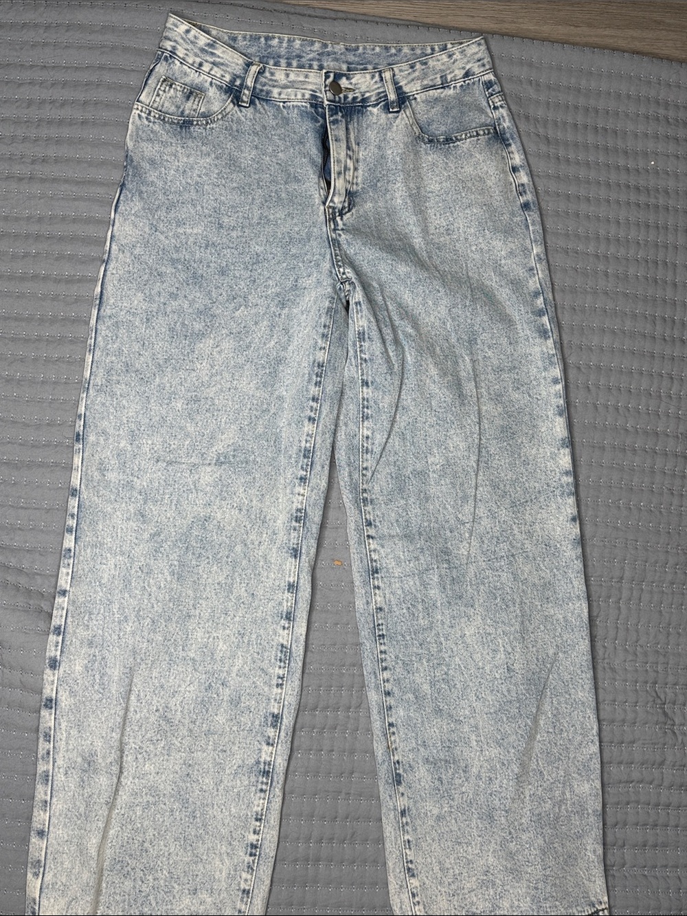 Light Acid-Wash Jeans - Classic Straight Fit
